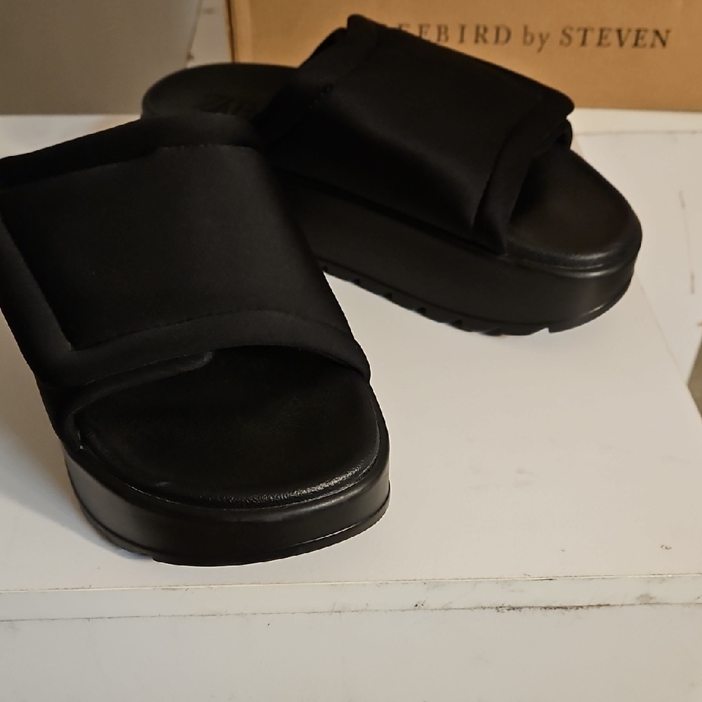 Chic Black Platform Slides Zara
